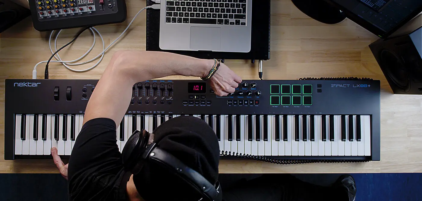 Apple Mainstage and Impact LX88 Plus MIDI Controller Performance 